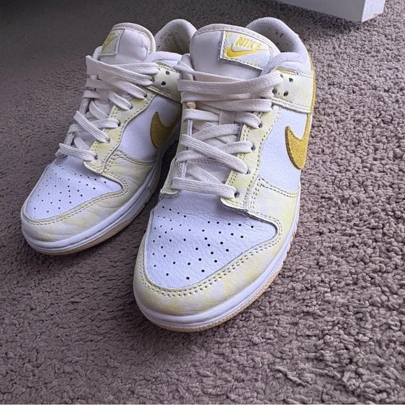 Nike Dunk Low OG Women’s “Yellow Strike” | Size
 6.5 - Picture 5 of 12